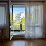 Spacious 1-bedroom With Private Parking 프라하