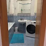 아파트 Spacious 1-bedroom With Private Parking