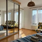 Spacious 1-bedroom With Private Parking * 프라하