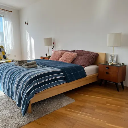 Spacious 1-bedroom With Private Parking Prag