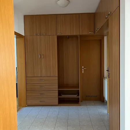 Apartment Spacious 1-bedroom With Private Parking
