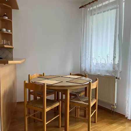 Apartment Spacious 1-bedroom With Private Parking *