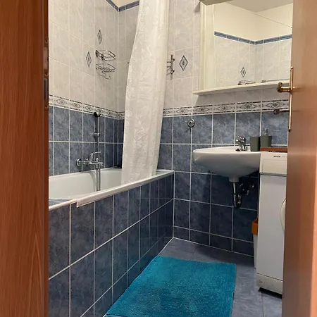 Spacious 1-bedroom With Private Parking Prag