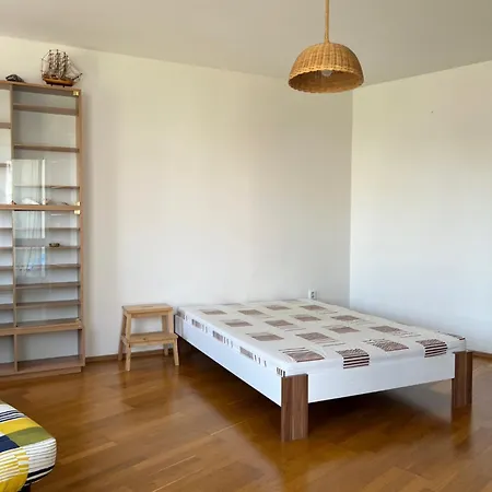 아파트 Spacious 1-bedroom With Private Parking