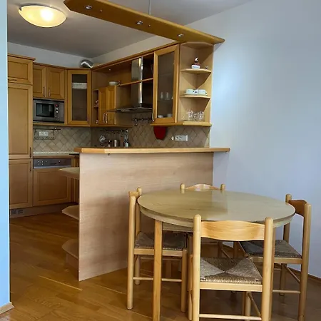 A Large 1 Bedroom With An Available Private Parking
