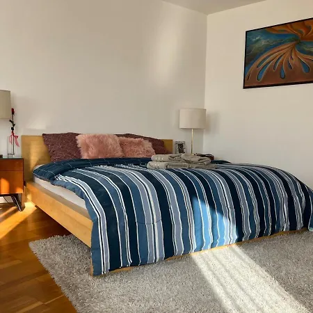 A Large 1 Bedroom With An Available Private Parking Prague