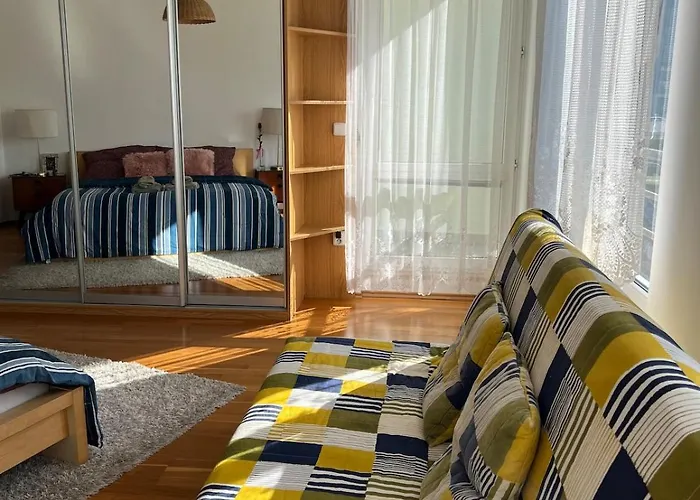 Spacious 1-bedroom With Private Parking شقة