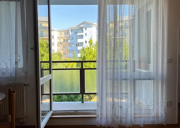 Spacious 1-bedroom With Private Parking براغ