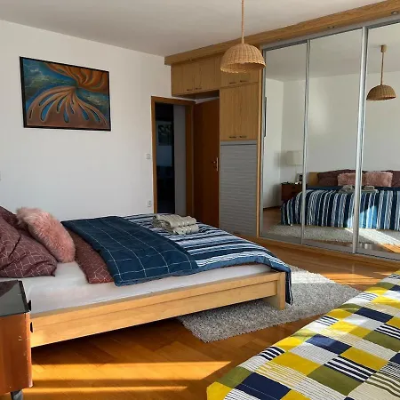 A Large 1 Bedroom With An Available Private Parking *