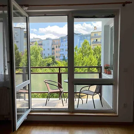 A Large 1 Bedroom With An Available Private Parking