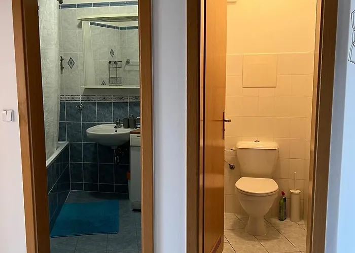 Spacious 1-bedroom With Private Parking *