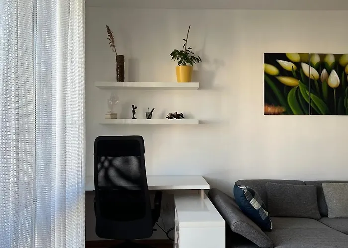 Spacious 1-bedroom With Private Parking Apartmán