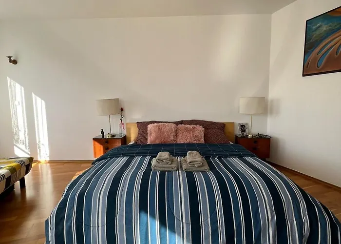 Spacious 1-bedroom With Private Parking Apartmán