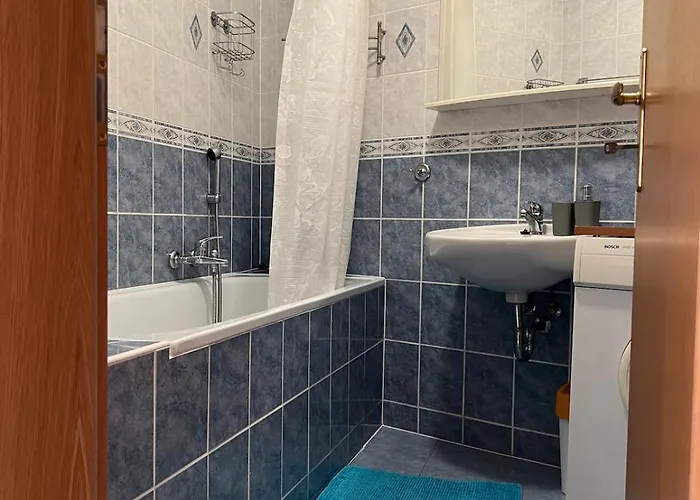 Spacious 1-bedroom With Private Parking Praha