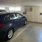 Spacious 1-bedroom With Private Parking Apartment *